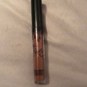 Kylie Cosmetics matte liquid lip love bite